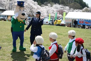 写真:山形県警カモンくん