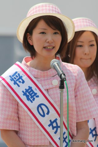 写真：将棋の女王・野沢純子さん（第59回人間将棋）