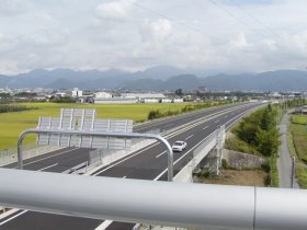 山形JCTから山形自動車道を望む