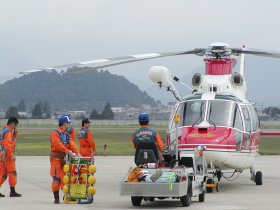 防災ヘリコプター「もがみ」の出発準備