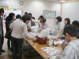 写真:天童中部小学校4年1組のひとつぼショップ