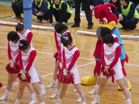 写真:チアリーディングの演技