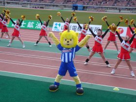 写真:山形北高チアリーダー部とディーオ