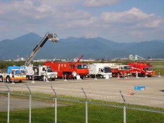 写真：山形空港で働く車たち