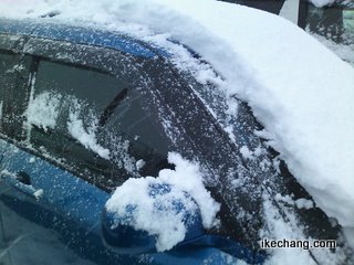 写真:自動車に積もった雪(2009年3月11日)