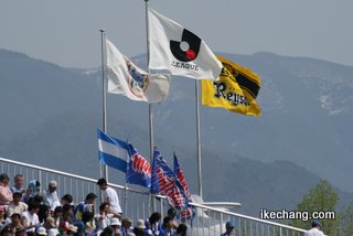 写真：モンテディオ山形と柏レイソルの旗