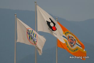 写真：モンテディオ山形と清水エスパルスの旗（清水戦）