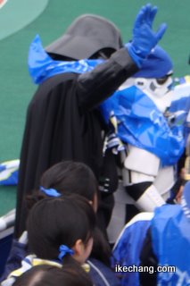 写真:ダースベイダー登場(横浜F・マリノス戦)