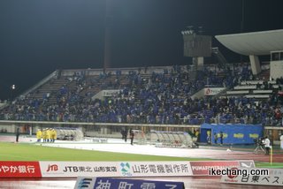 写真:試合後のメイン南(横浜F・マリノス戦)