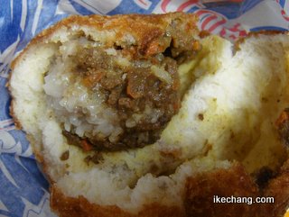 写真:炎のカリーパン(もち米肉だんご入り)
