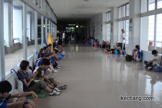 写真：総合体育館に避難した観客（モンテディオ山形対ベガルタ仙台）
