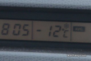 写真：マイナス12度を示す温度計