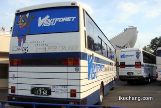 写真：ヴァンフォーレ甲府のバス（モンテディオ山形×ヴァンフォーレ甲府）