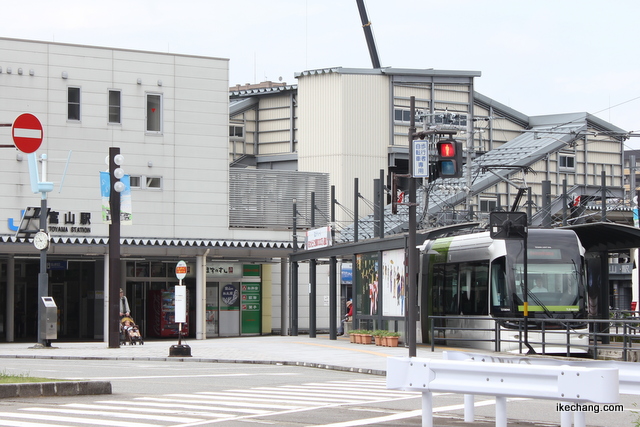 写真：JR富山駅北口と富山ライトレール乗り場（カターレ富山×モンテディオ山形）
