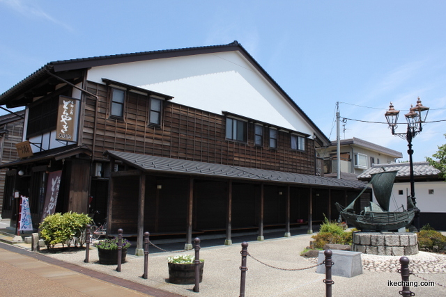 写真：大塚屋製菓店とポケットパーク（カターレ富山×モンテディオ山形）