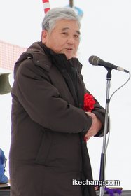写真：小松善雄・天童市議会議長（天童高原スキー場開き）