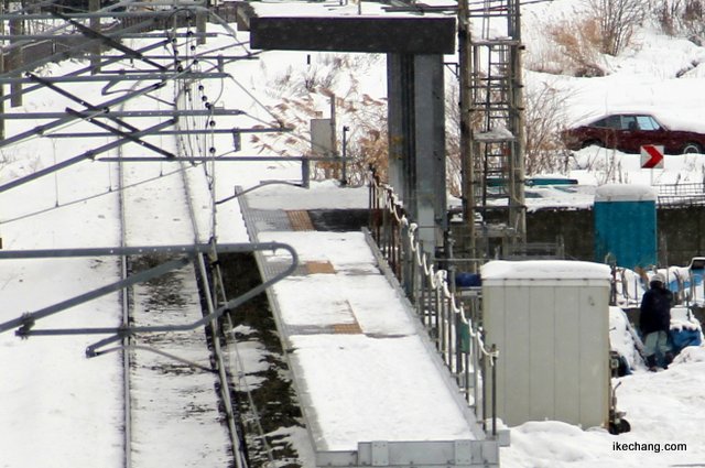 写真：芳賀跨線橋から見た天童南駅のホーム