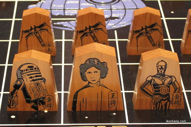 写真：レイア姫、C-3PO、R2-D2など反乱軍の将棋駒（スター・ウォーズ将棋駒）