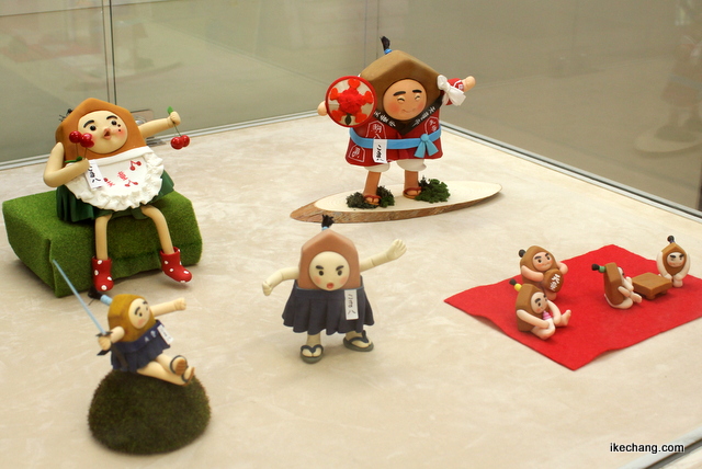 写真：大滝博子さんが天童市観光物産協会に寄贈したこま八の人形