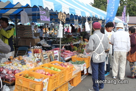 写真：旬の果物の販売（山形県農林水産祭）