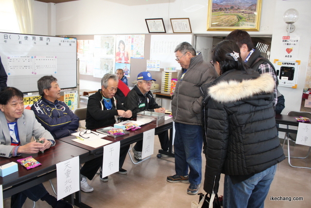 写真：地区ごとの受付（天童市民とモンテ選手との交流会