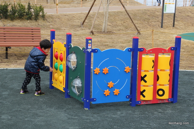 写真：芳賀タウン中央公園の幼児向け知育型遊具