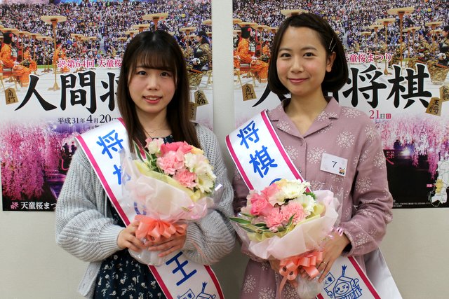 写真：第40代「将棋の女王」坂井夏美さんと飯田美南さん