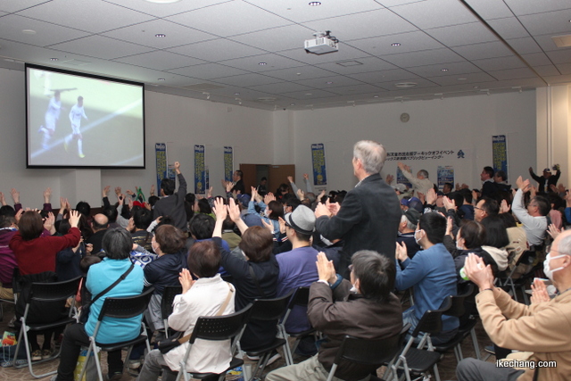 写真：ゴールに沸くイベント会場（天童市民応援デーキックオフイベント）