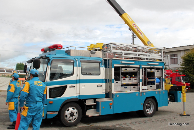 写真：山形県警の救助工作車（天童市総合防災訓練）