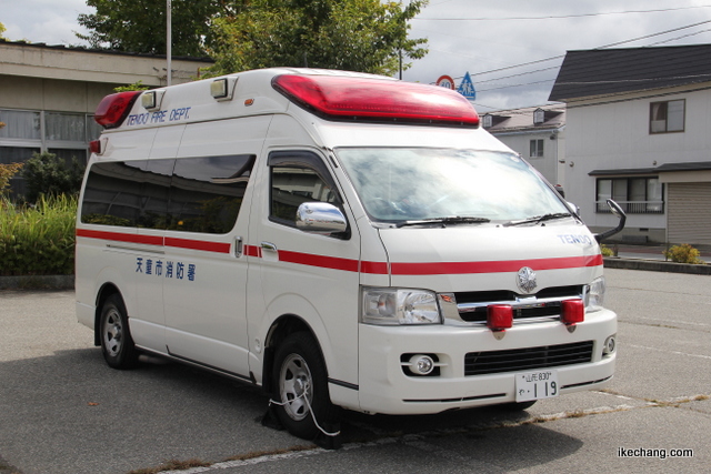 写真：展示されている救急車（天童市総合防災訓練）