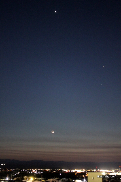 写真：月齢1.7のほそ～い月と「宵の明星」