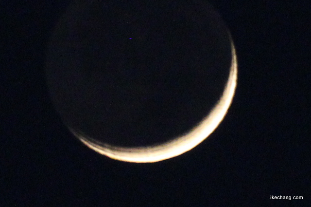 写真：月齢1.7のほそ～い月