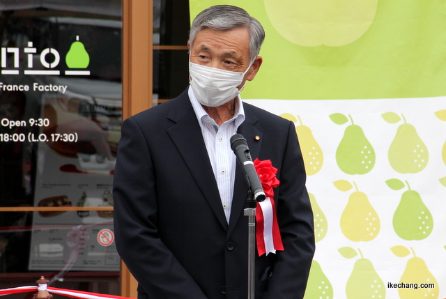 画像：あいさつする山崎諭 天童市議会議長