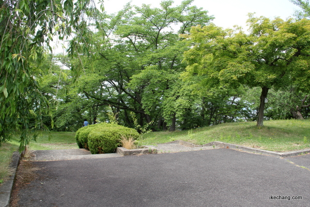 画像：舞鶴山山頂広場から西へ