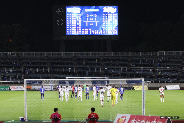 写真：1対1で試合終了（山形×水戸）