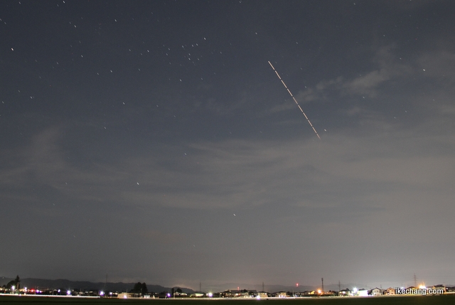 写真：北西から上がってきた国際宇宙ステーション「きぼう」の軌跡