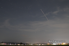 写真：北西から上がってきた国際宇宙ステーション「きぼう」の軌跡