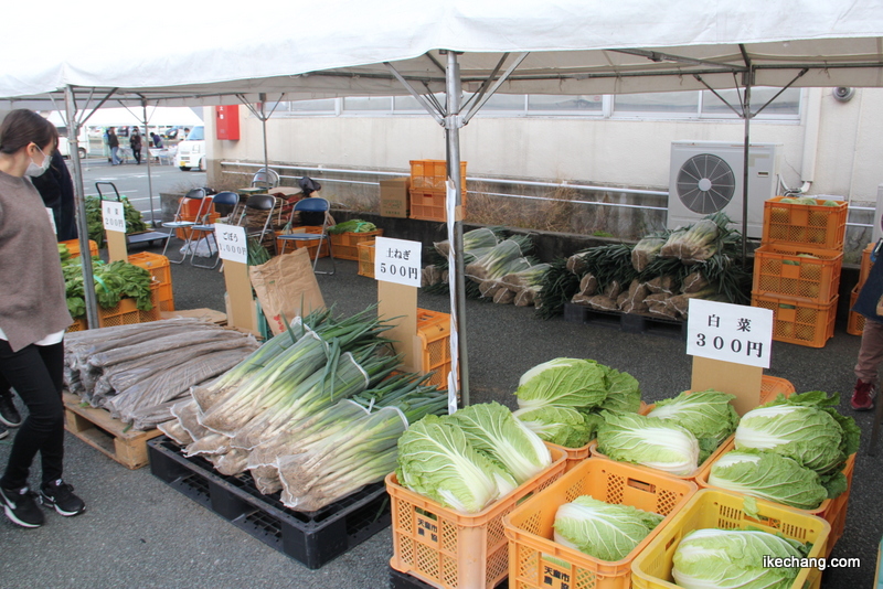 画像：野菜研究会による特売（天童市農畜産物販売会）（天童市農畜産物販売会）