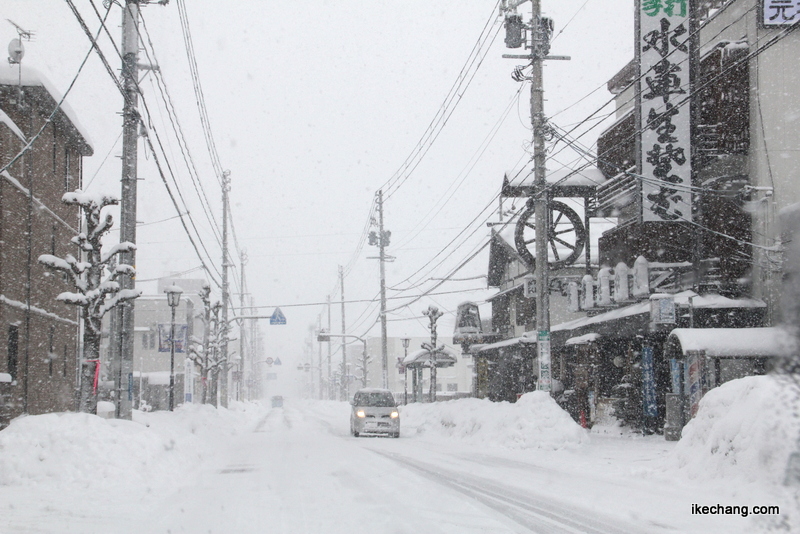 画像：雪が降る天童温泉街