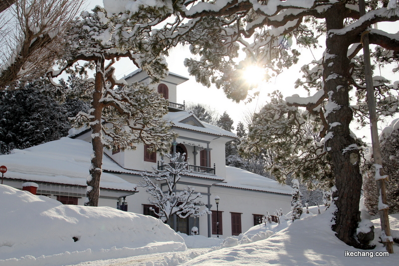 画像：雪に包まれた天童織田の里歴史館（天童市立旧東村山郡役所資料館）