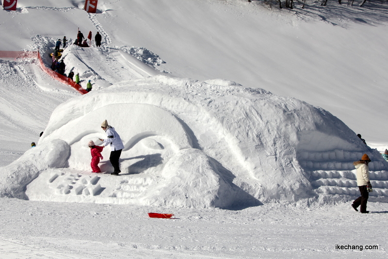 画像：天ギンちゃんのすべり台付き大型雪像