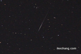 画像：こと座流星群の流星