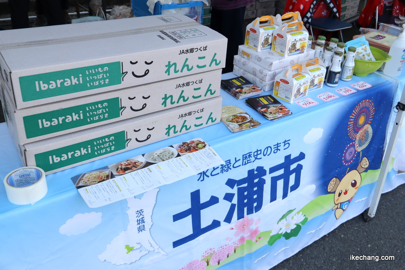 写真：れんこんを販売する茨城県土浦市ブース
