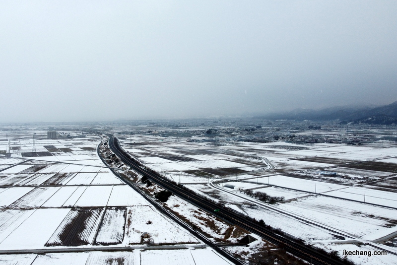 写真：低く雲が広がる天童市北部