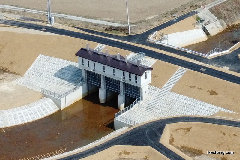写真：完成した樽川排水樋門