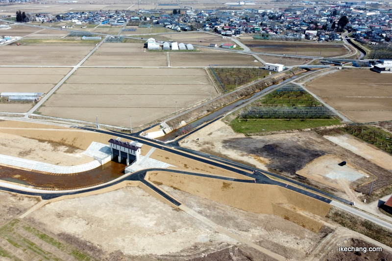 写真：樽川排水樋門と蔵増地域