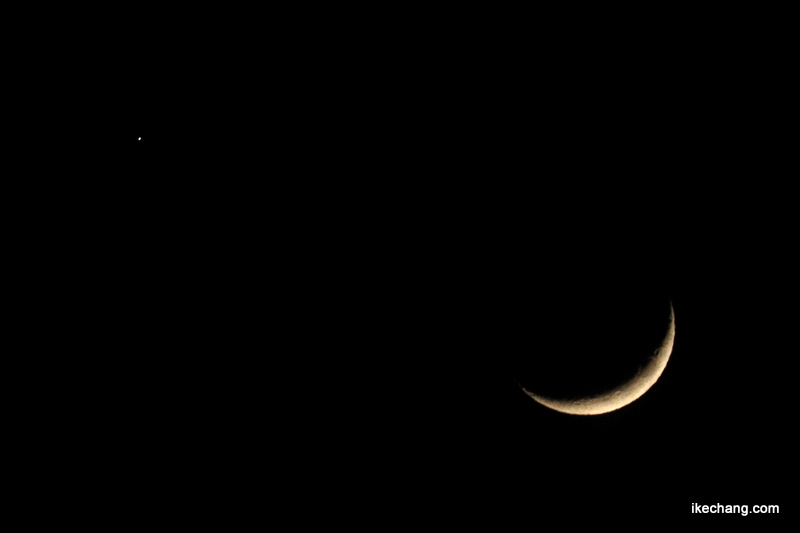 写真：ようやく見えた細い月と金星