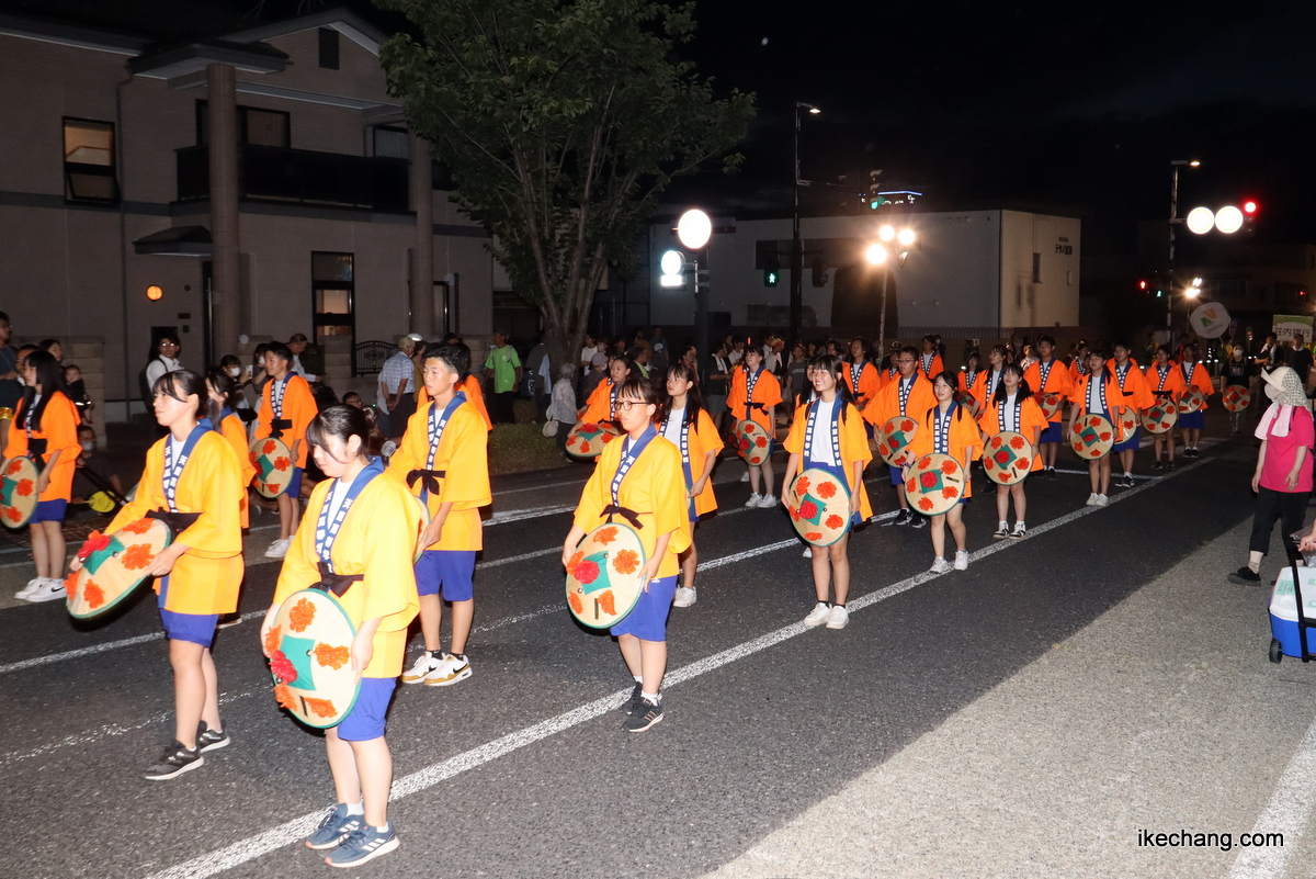 写真：花笠おどりパレード（山形県立天童高等学校）