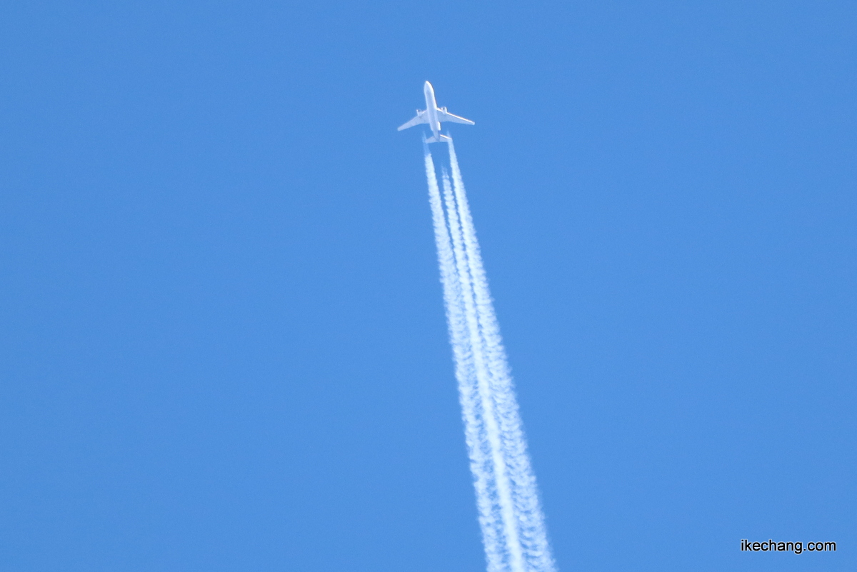 写真：天童市上空を飛ぶアンカレッジからソウルに向かう国際便