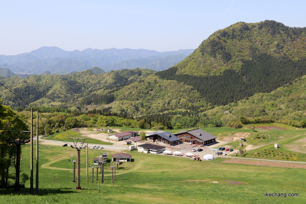 写真：リフト降り場から見下ろした天童高原